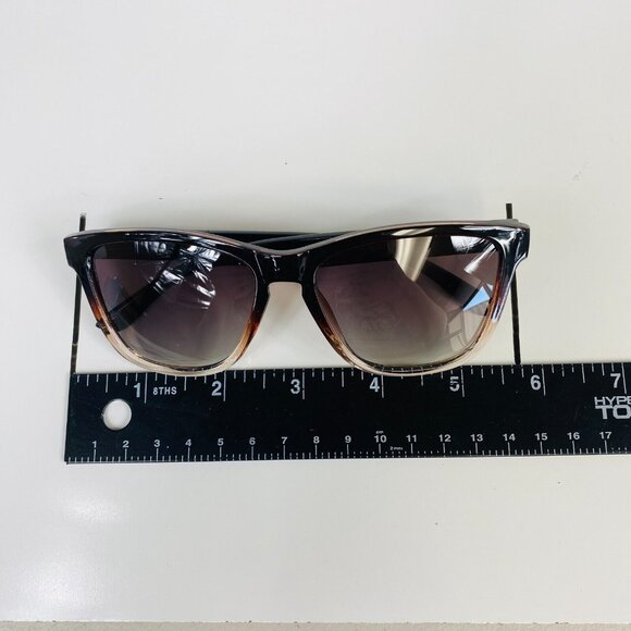 Meetsun Classic Style Womens Gradient Tinted Sunglasses Black/Brown - Picture 11 of 12